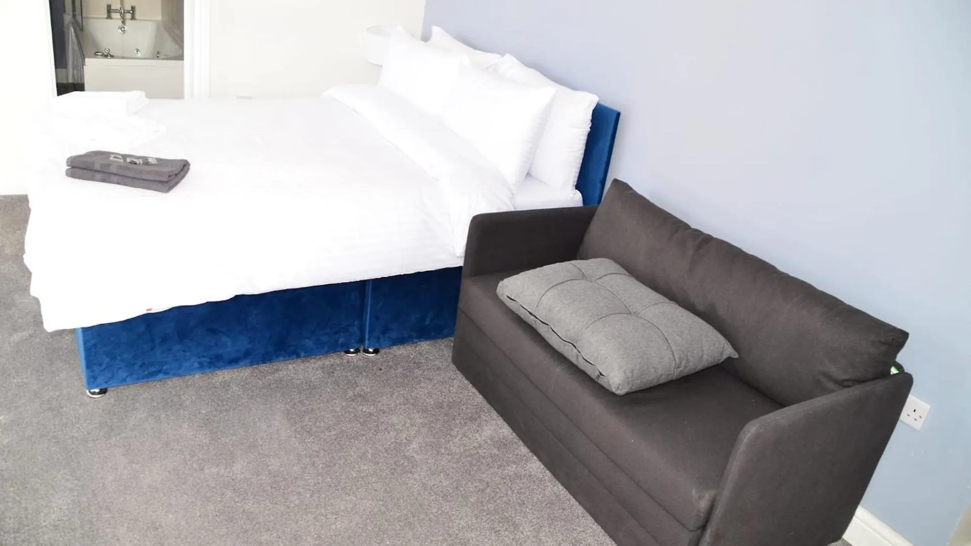 Blok 3 -Jacuzzi Suites, Apartment & Ensuite Rooms Blackpool
