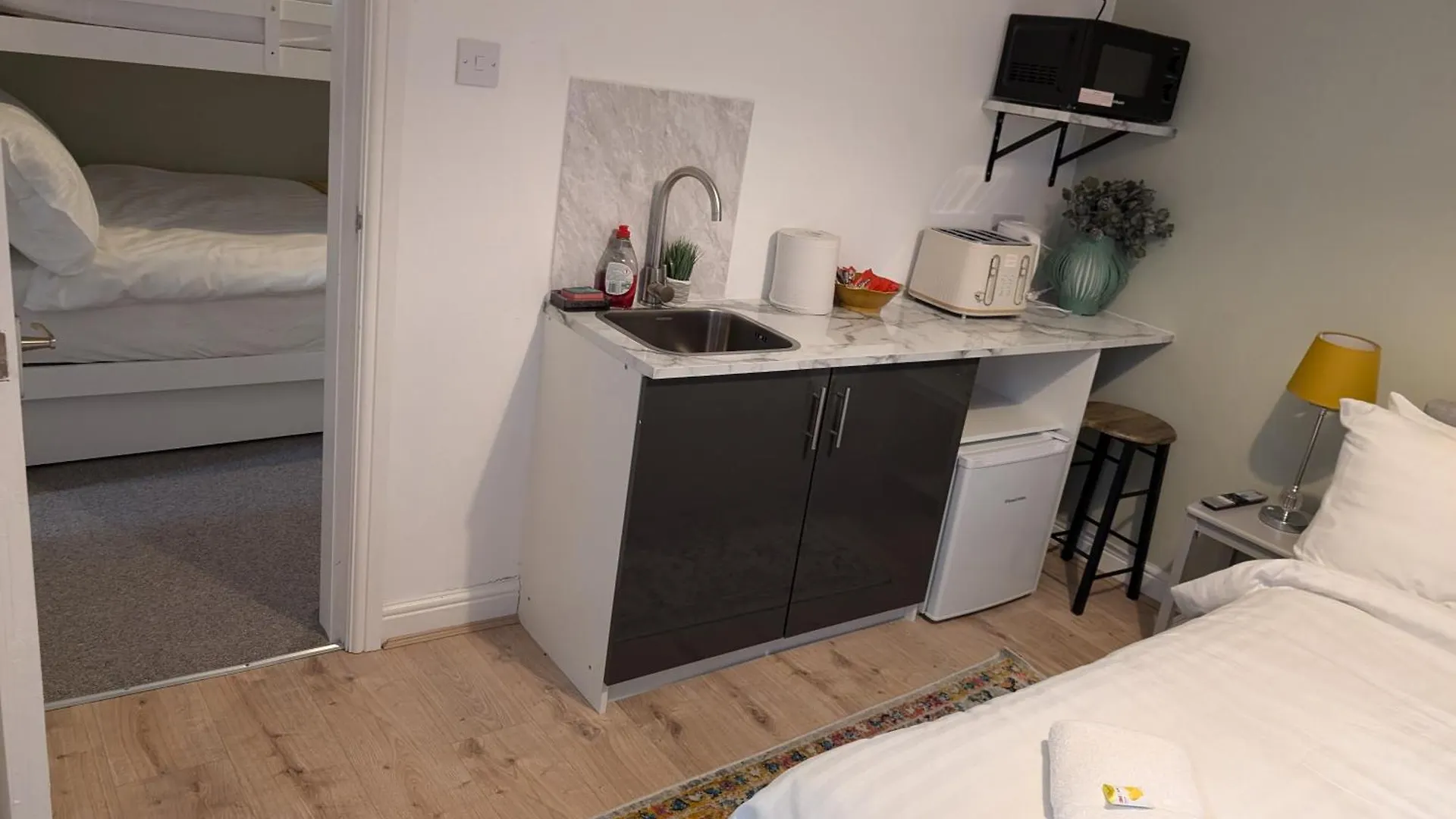 Blok 3 -Jacuzzi Suites, Apartment & Ensuite Rooms Blackpool
